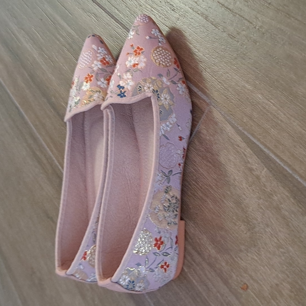 Shoes - Picture 2 of 3